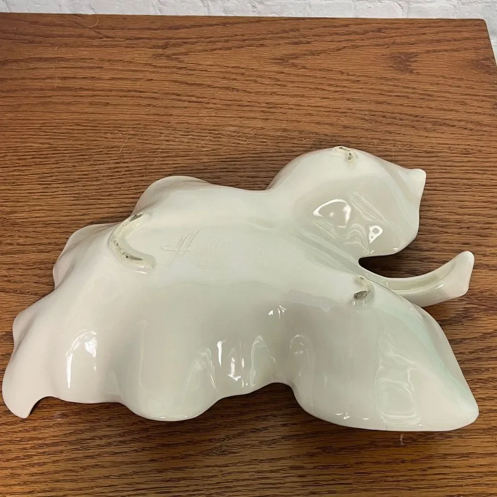 Hull Tokay or Tuscany White Large 14
